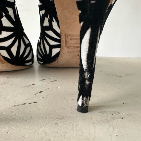 Dsquared2 Black and White Geometric Stiletto Print Pumps Women's Size 38 US 7 - Picture 5 of 13